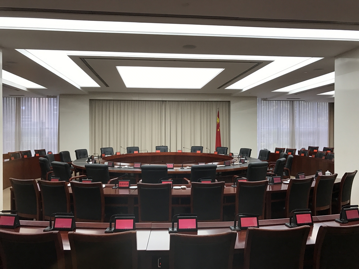 成都市政府常务会议室电子桌牌系统